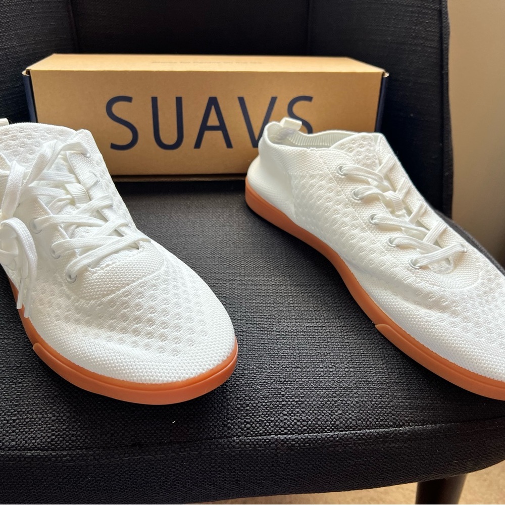 Like new Suavs Zilker slip on light weight sneaker